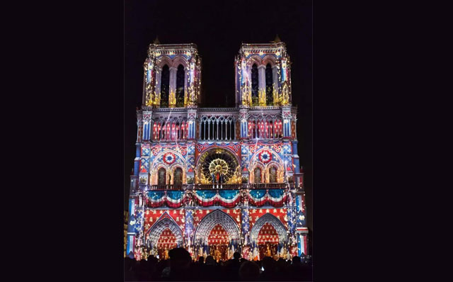 巴黎圣母院建筑投影秀