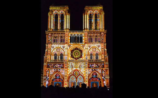 巴黎圣母院建筑投影秀